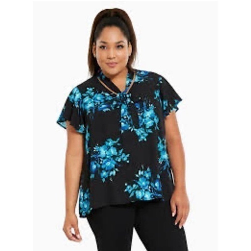 Torrid Size 2 Floral Tie Neck Blouse with Flutter Sleeves